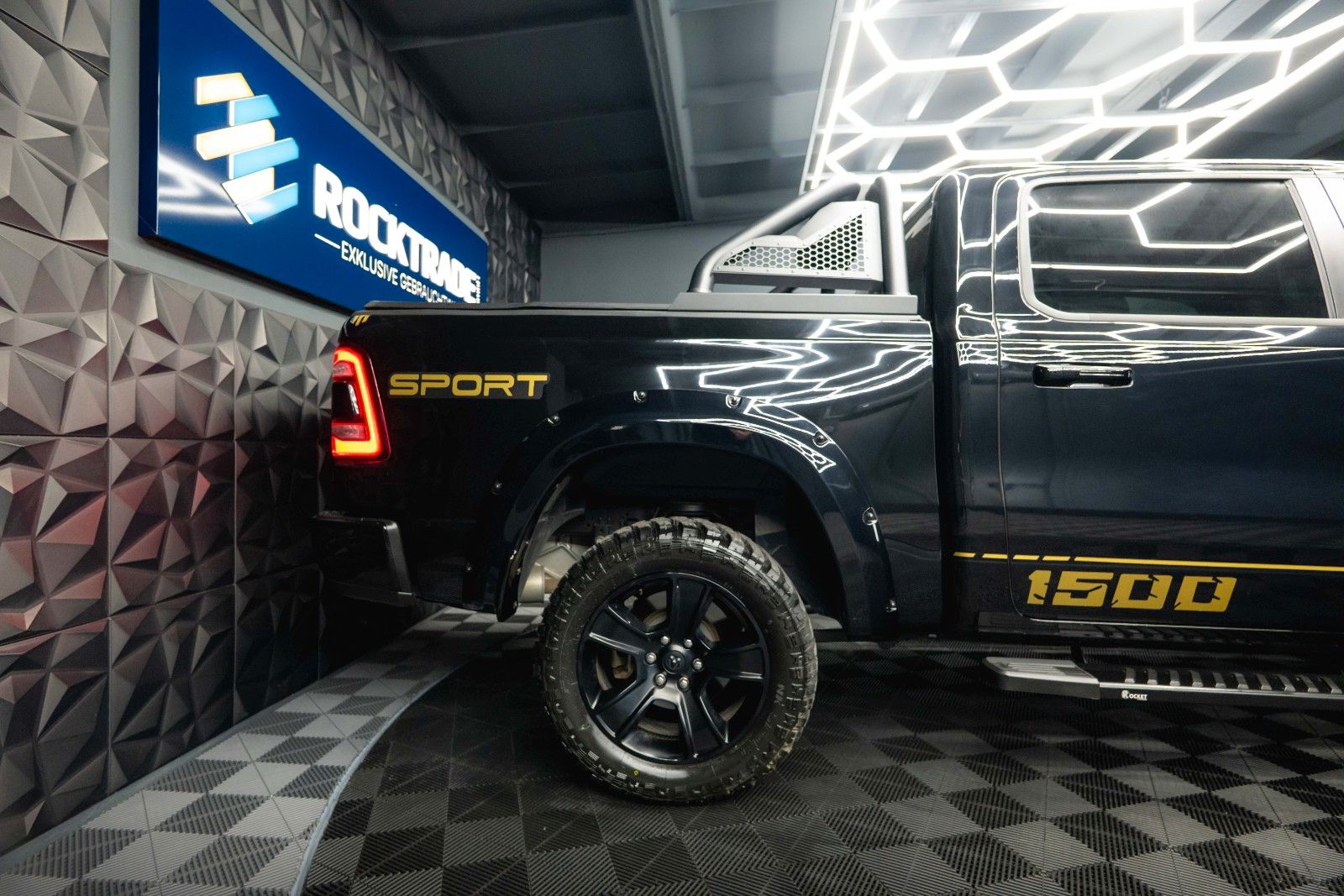 Fahrzeugabbildung Dodge RAM 5.7 V8 GOLD EDITION OFFROAD 4x4 UNFALLFREI
