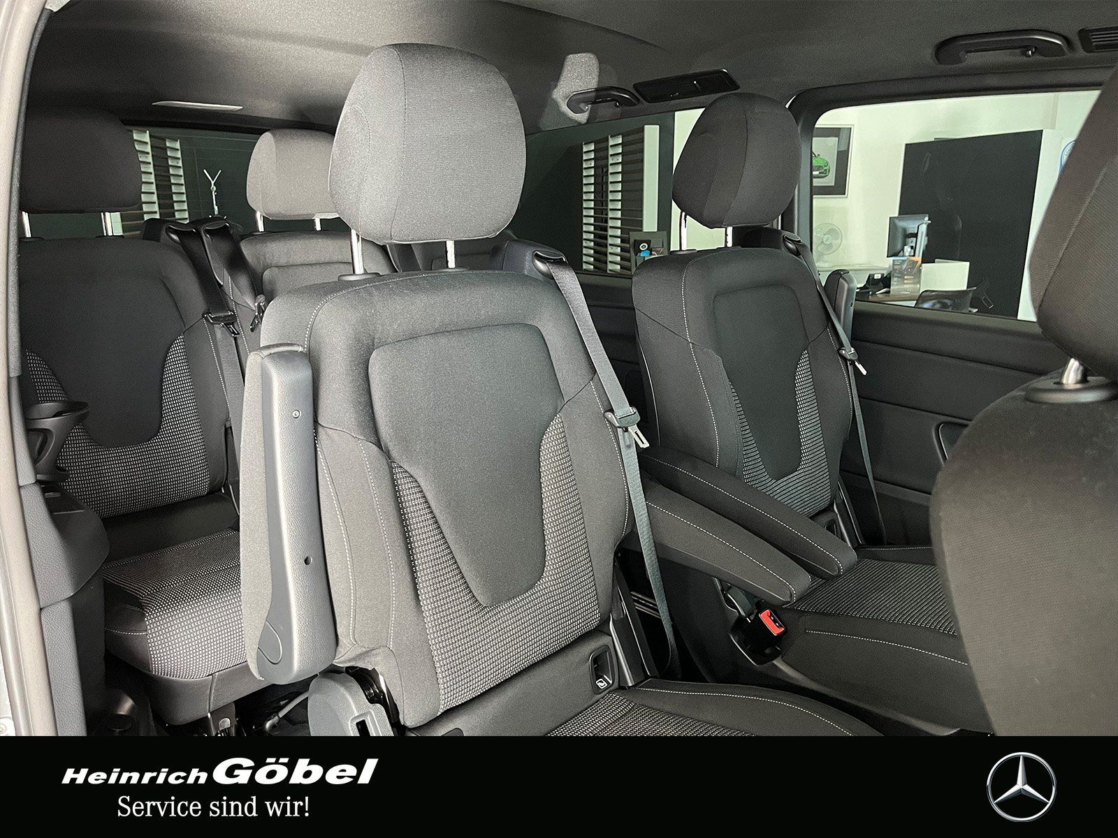 Fahrzeugabbildung Mercedes-Benz V 300 d lang AMG+360°+FAHRASSIST+AHK+MULTIBEAM