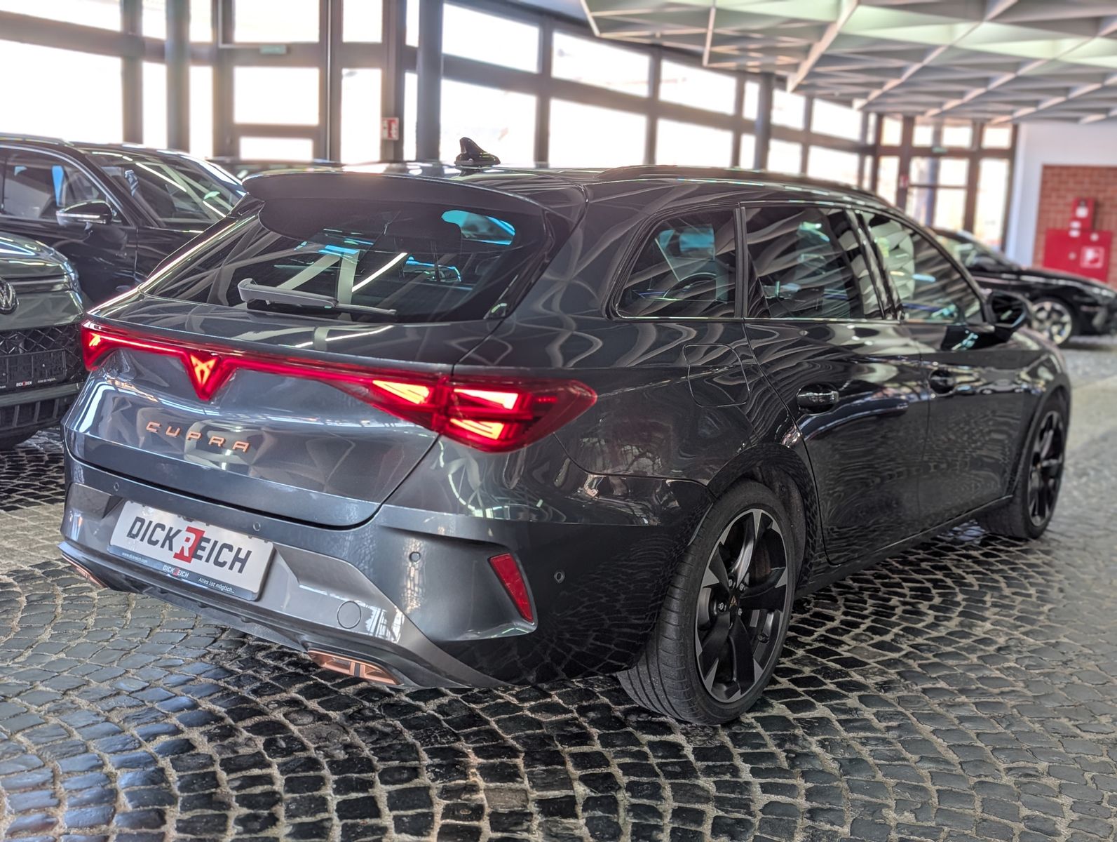 Fahrzeugabbildung CUPRA Leon 1.5 e-Hybrid PLUG-IN LED INTELIG-DRIVE EDGE