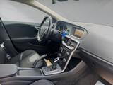Volvo V40 T2 Geartronic Momentum - Volvo V40 T4