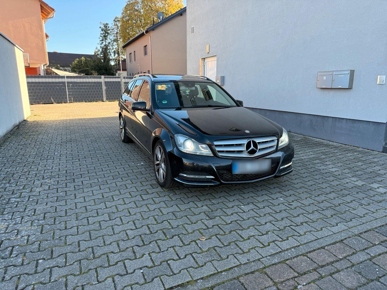 Mercedes-Benz C250 2014 — салон