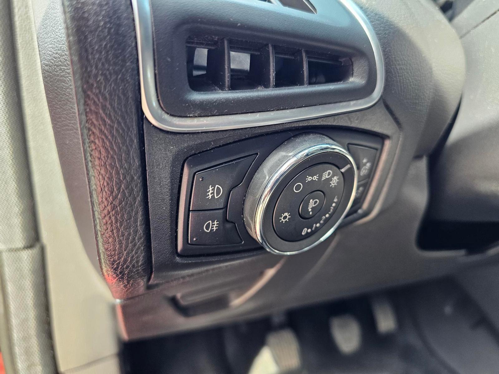 Ford Focus 2013 — photo 16