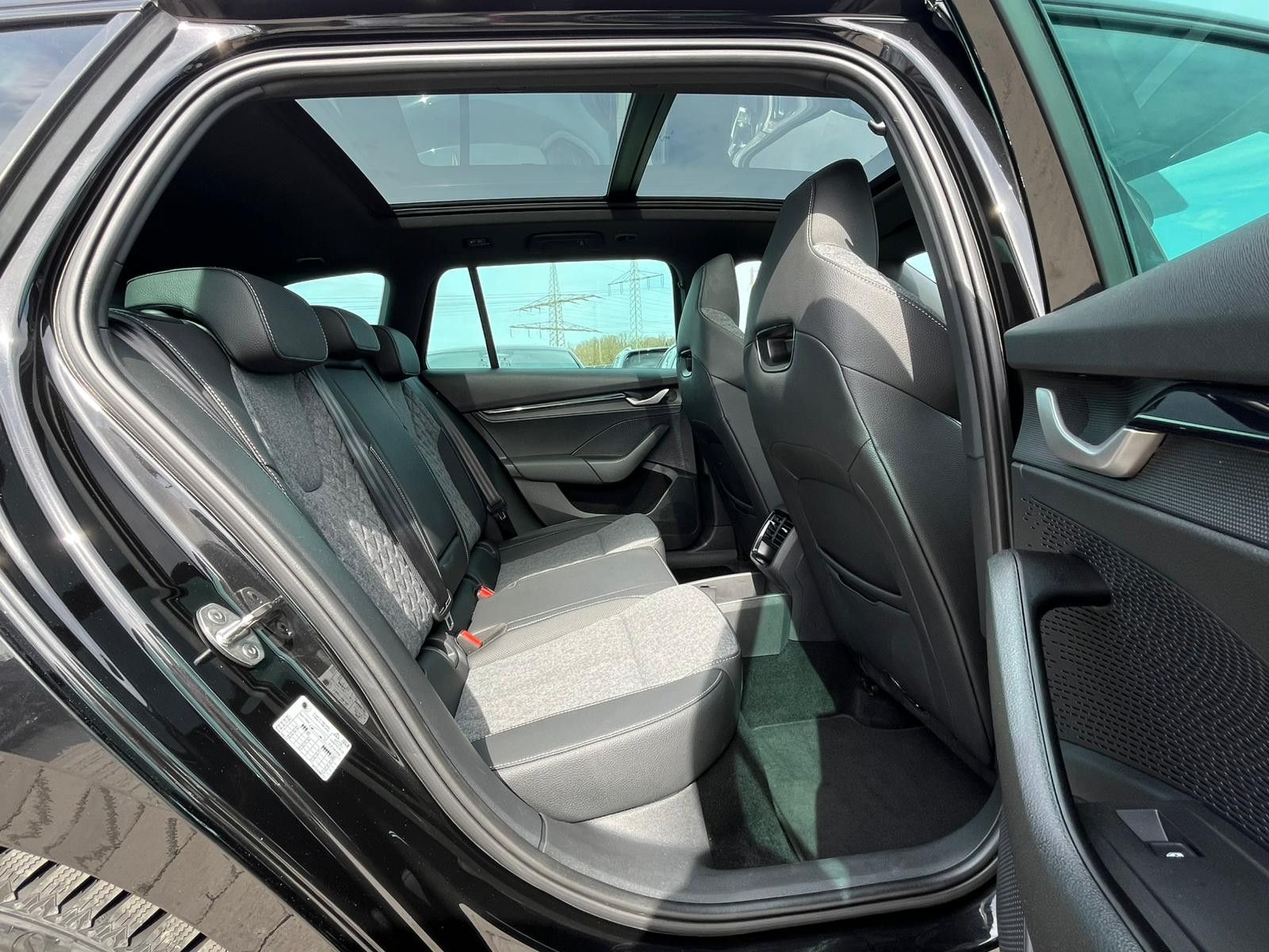 Fahrzeugabbildung SKODA Octavia 1.5 DSG Sportline PANO*MATRIX*AHK*5J.GAR