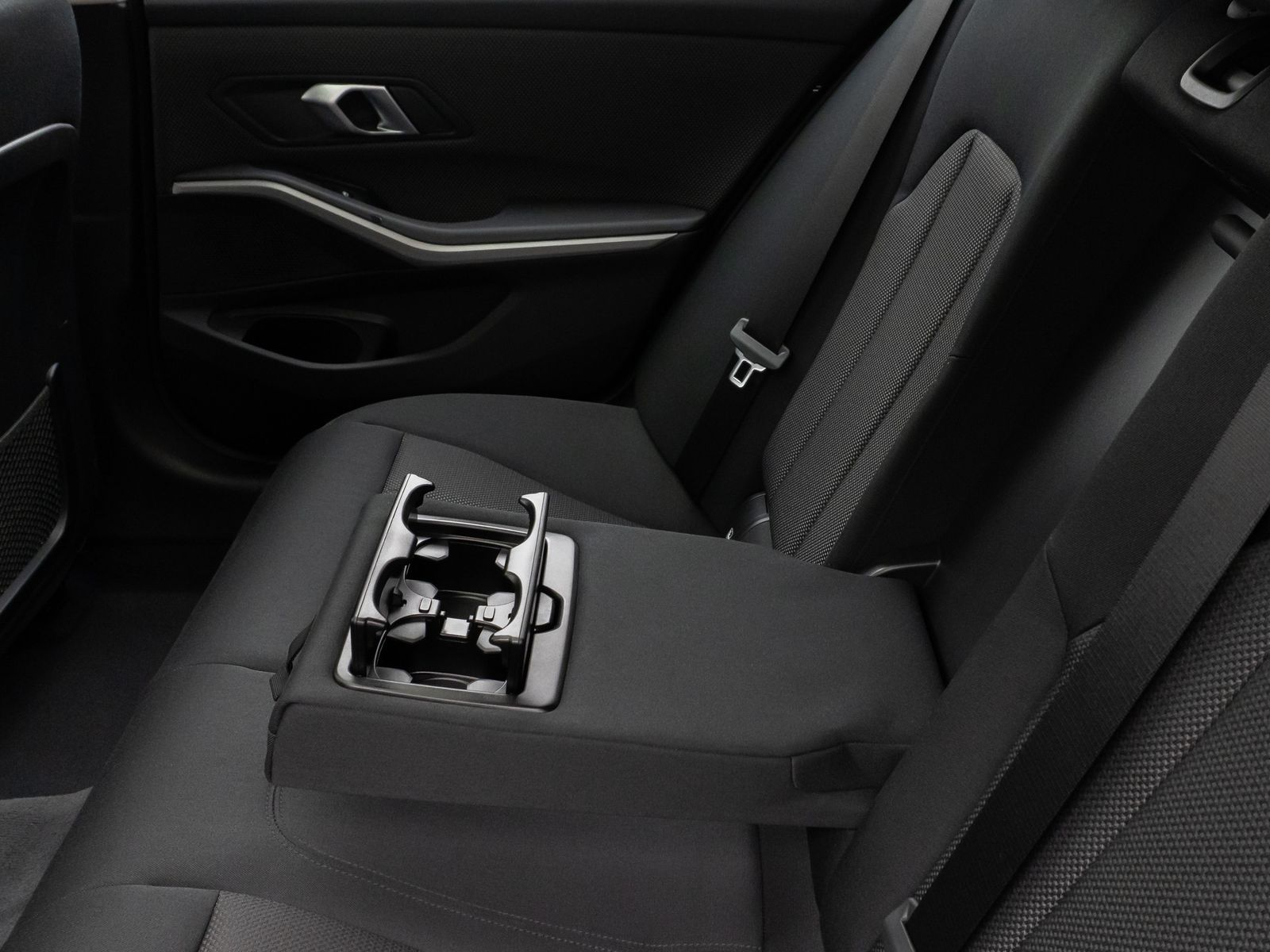 Fahrzeugabbildung BMW 320i Panorama DAB CockPitPr DrivAssist PDC Alarm