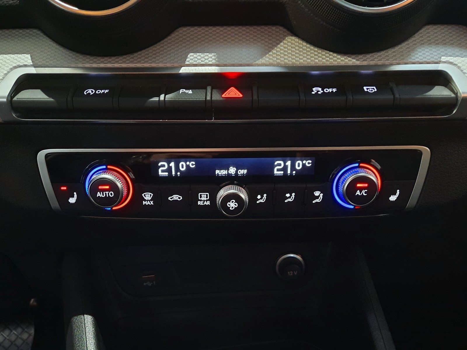 Fahrzeugabbildung Audi Q2 30 TDI S-line S-tronic *Navi*Cam*LED*PDC*ACC*