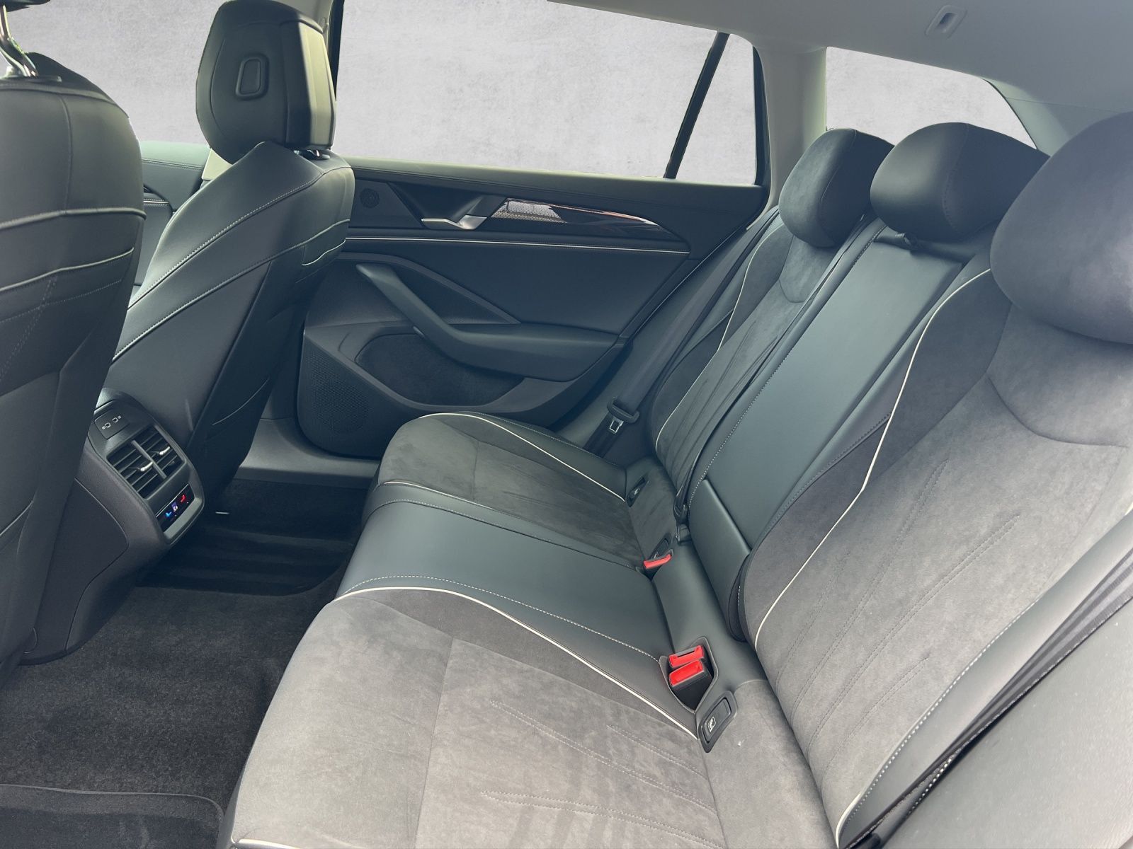 Passat Variant Business 1.5 TSI eHybrid DSG AHK