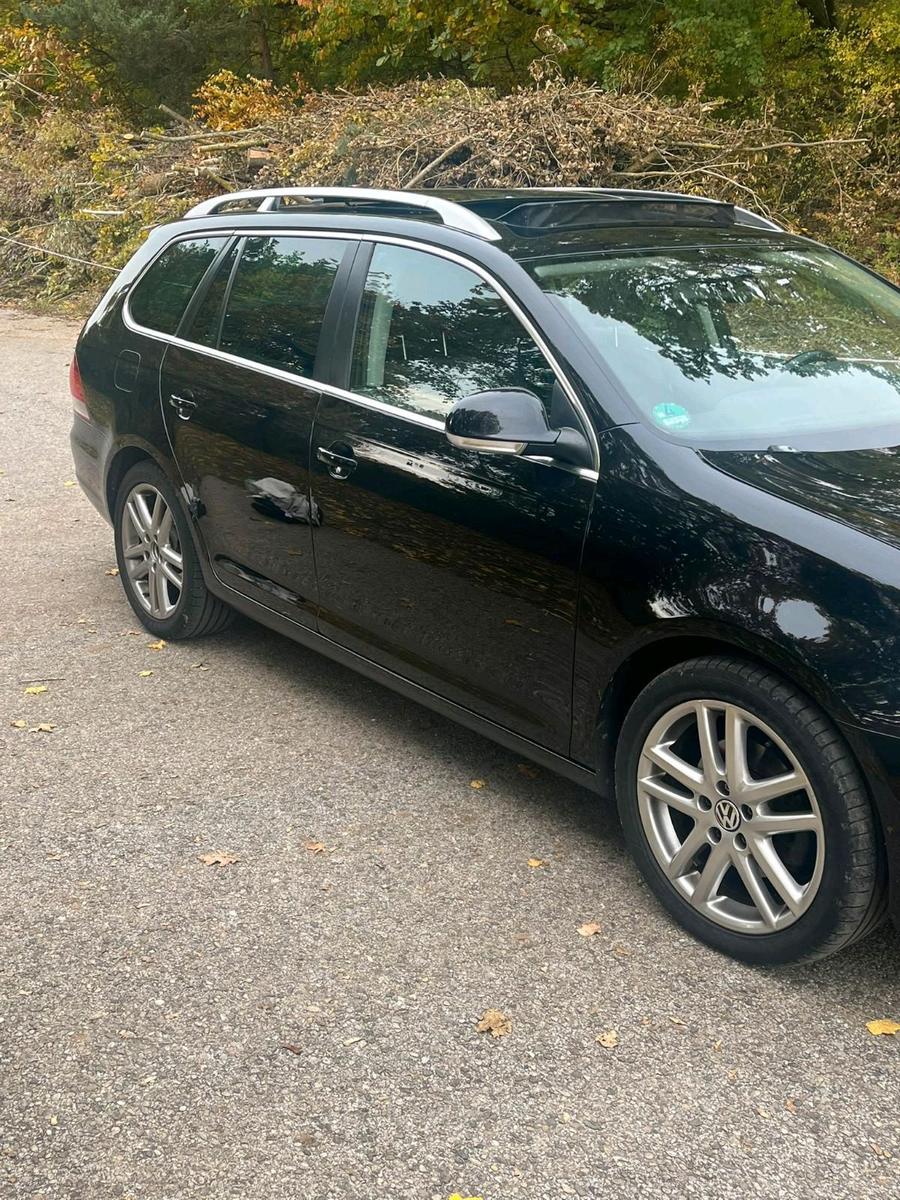Volkswagen Golf 2011 — interior