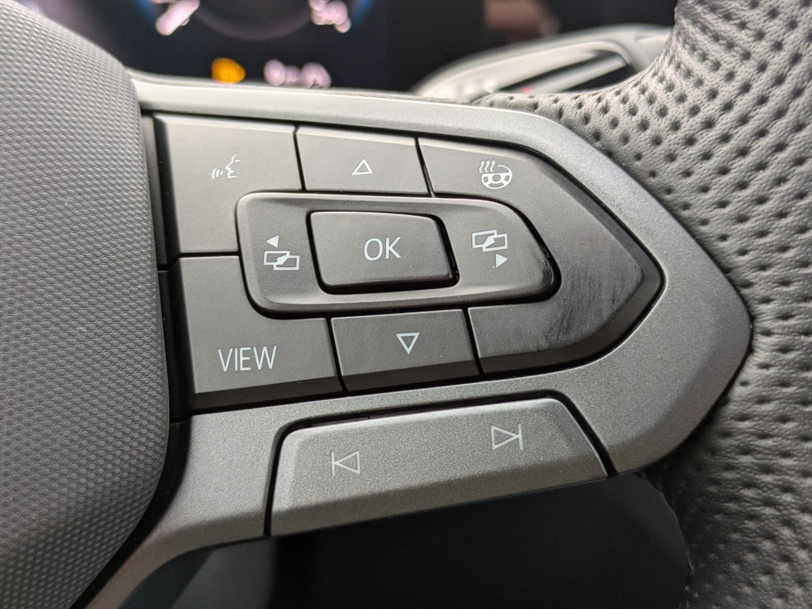 Fahrzeugabbildung Volkswagen Tayron 2.0 TDI 4M R-Line BLACK*7S*AHK*PANO*HUD