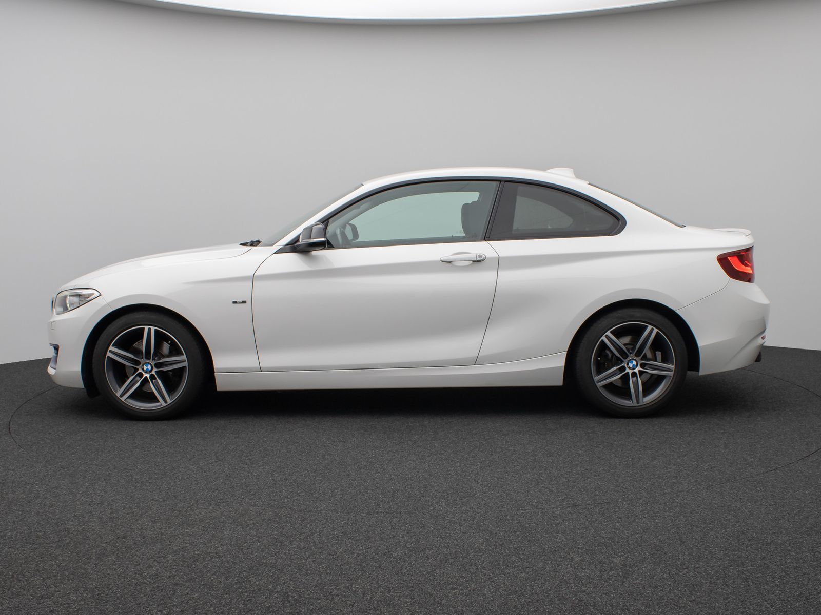 Fahrzeugabbildung BMW 220d Coupé Sport Line PDChinten HiFi Navi Xenon