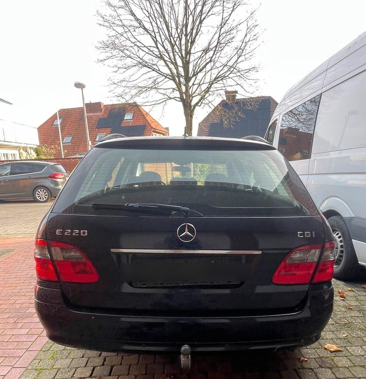 Mercedes-Benz E 220