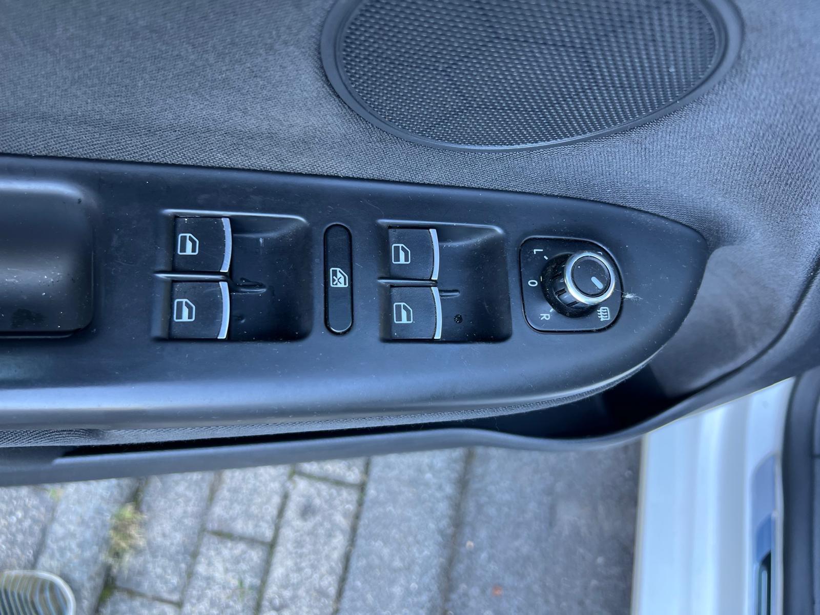 Volkswagen Golf Plus 2011 — photo 20