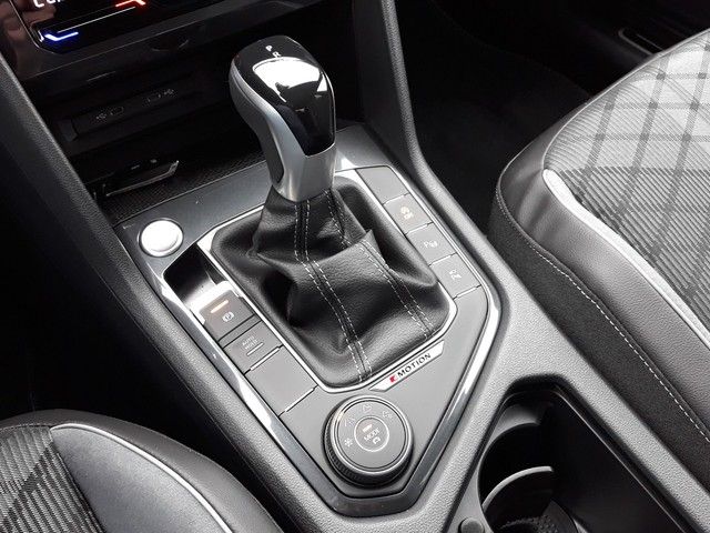 Fahrzeugabbildung Volkswagen Tiguan 2.0TDI DSG 4M R-Line PANO+AHK+STDHZ+++