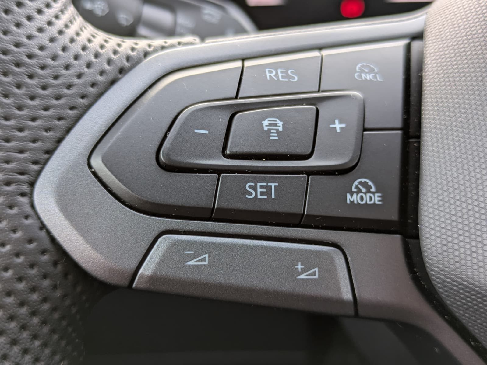 Fahrzeugabbildung Volkswagen Tayron 2.0 TDI 4M R-Line 7Si*MATRIX*AHK*PANO*HUD