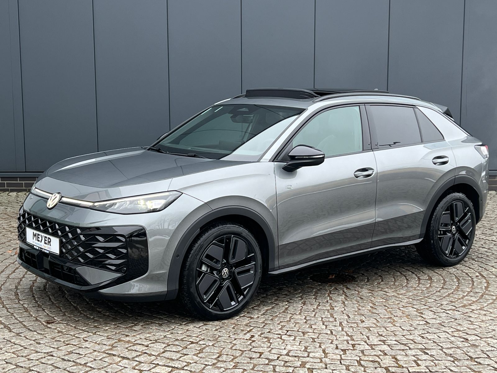 Fahrzeugabbildung Volkswagen T-Roc R-Line 1.5 eTSI DSG *Neues Modell, AHK, Pa