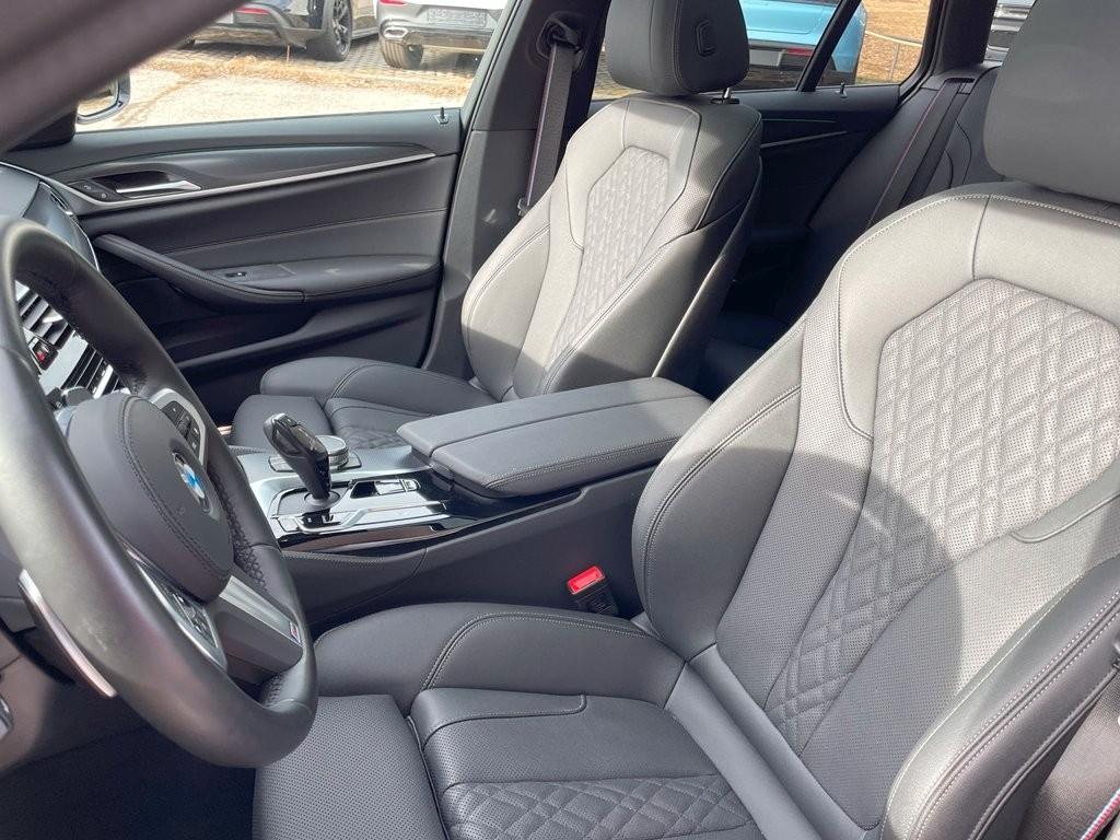 BMW 520d xDrive Touring/M-Sport/19"/AHK/Pano/ACC/Key – 9