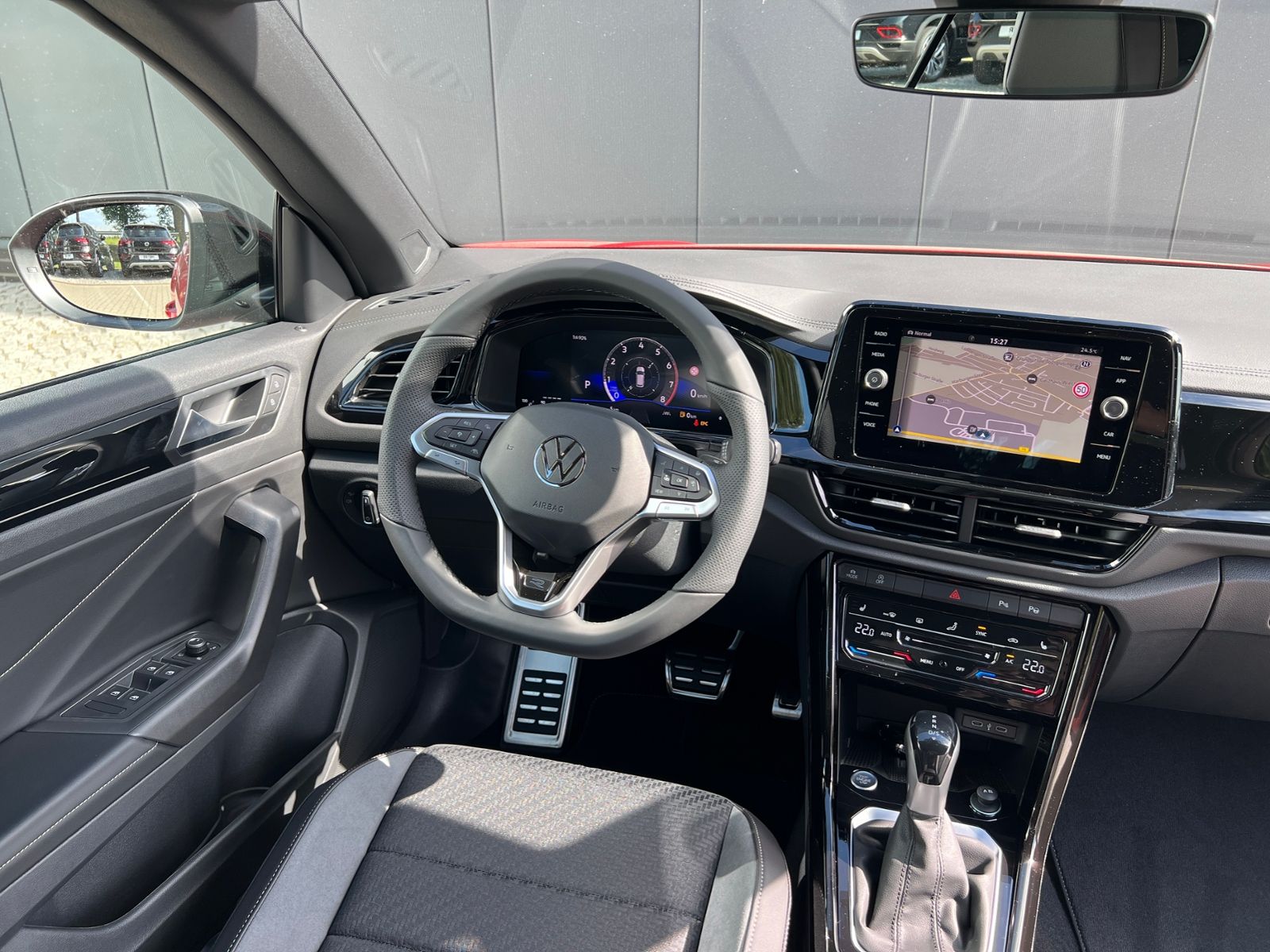 Fahrzeugabbildung Volkswagen T-Roc Cabriolet R-Line 1.5 TSI DSG *AHK,Black-St