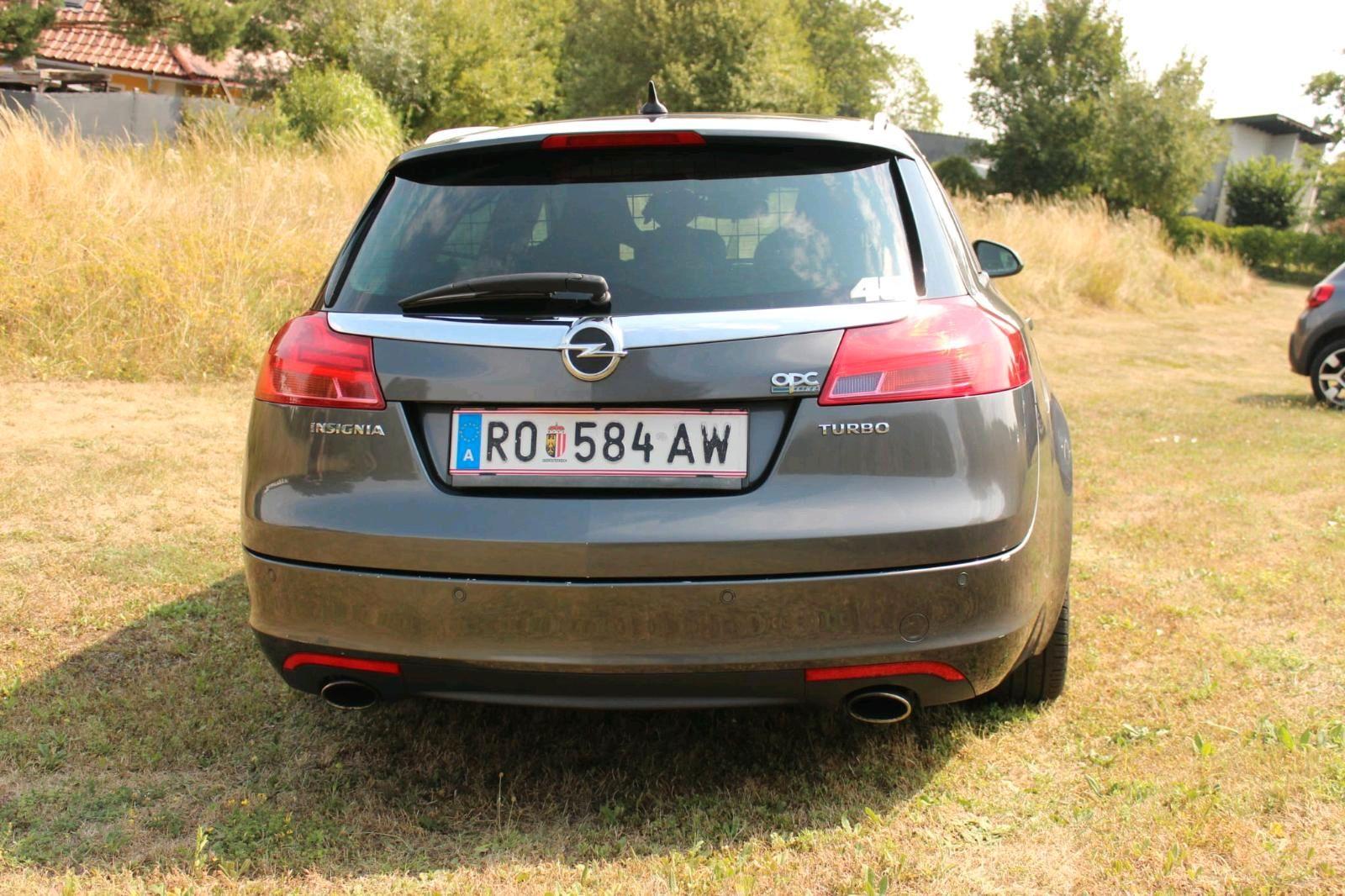 Opel Insignia 2009 — rear view
