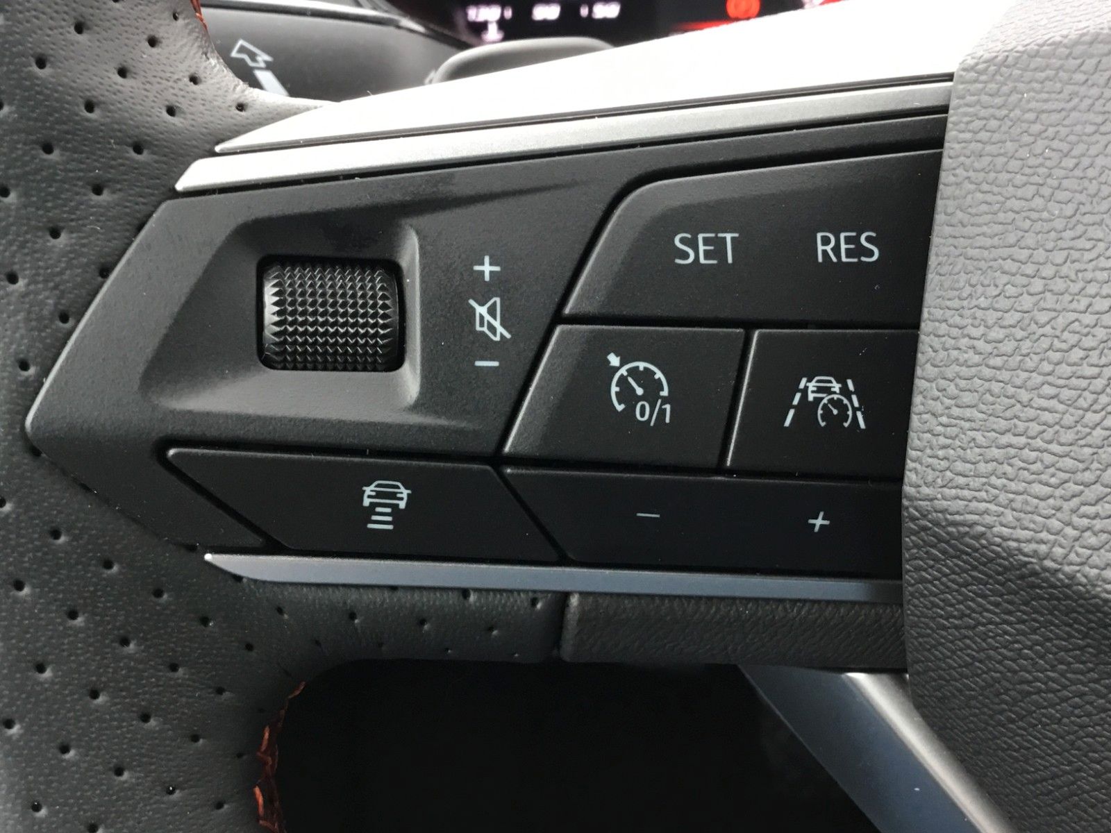 Fahrzeugabbildung SEAT Arona FR 1.5 TSI DSG+AHK+ACC+17"+Navi+Kamera