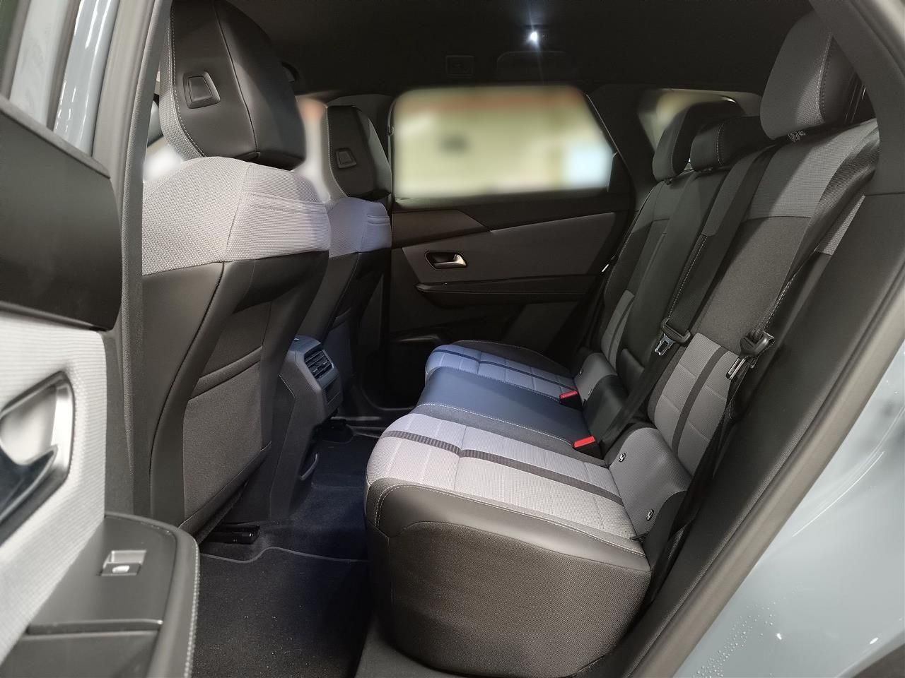 Fahrzeugabbildung Opel Grandland 1.2 48V Mild-Hybrid 100 kW GS