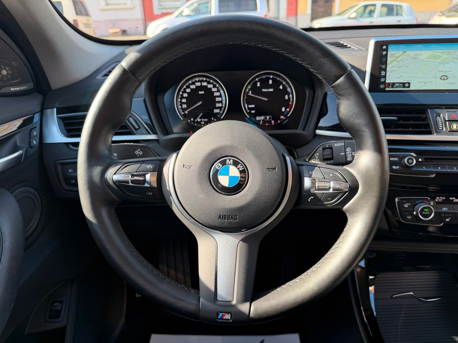 Fahrzeugabbildung BMW X1 xDrive 18 d Sport Line 1-Hand HUD AHK 8-FACH