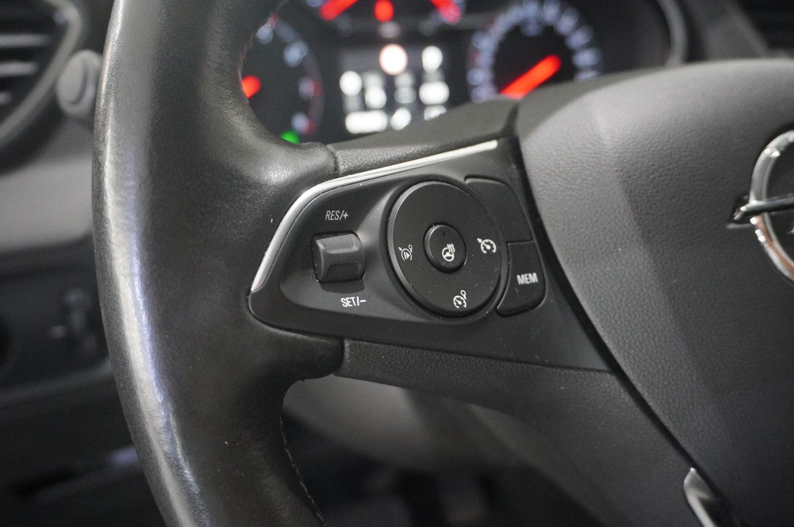Fahrzeugabbildung Opel Grandland (X) 1.2T INNOV. NAVI/LED/KAMERA/SH/DAB