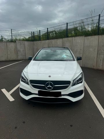 MERCEDES-BENZ Mercedes Benz CLA 220d - AMG Line / Panorm...