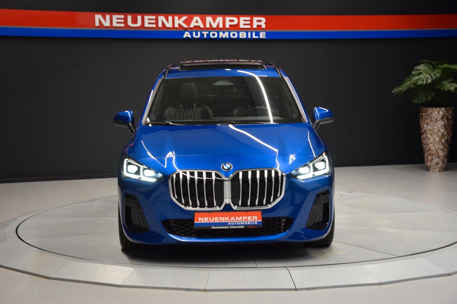 Fahrzeugabbildung BMW 218 i  Active Tourer M Sport Pano ACC Leder H&k