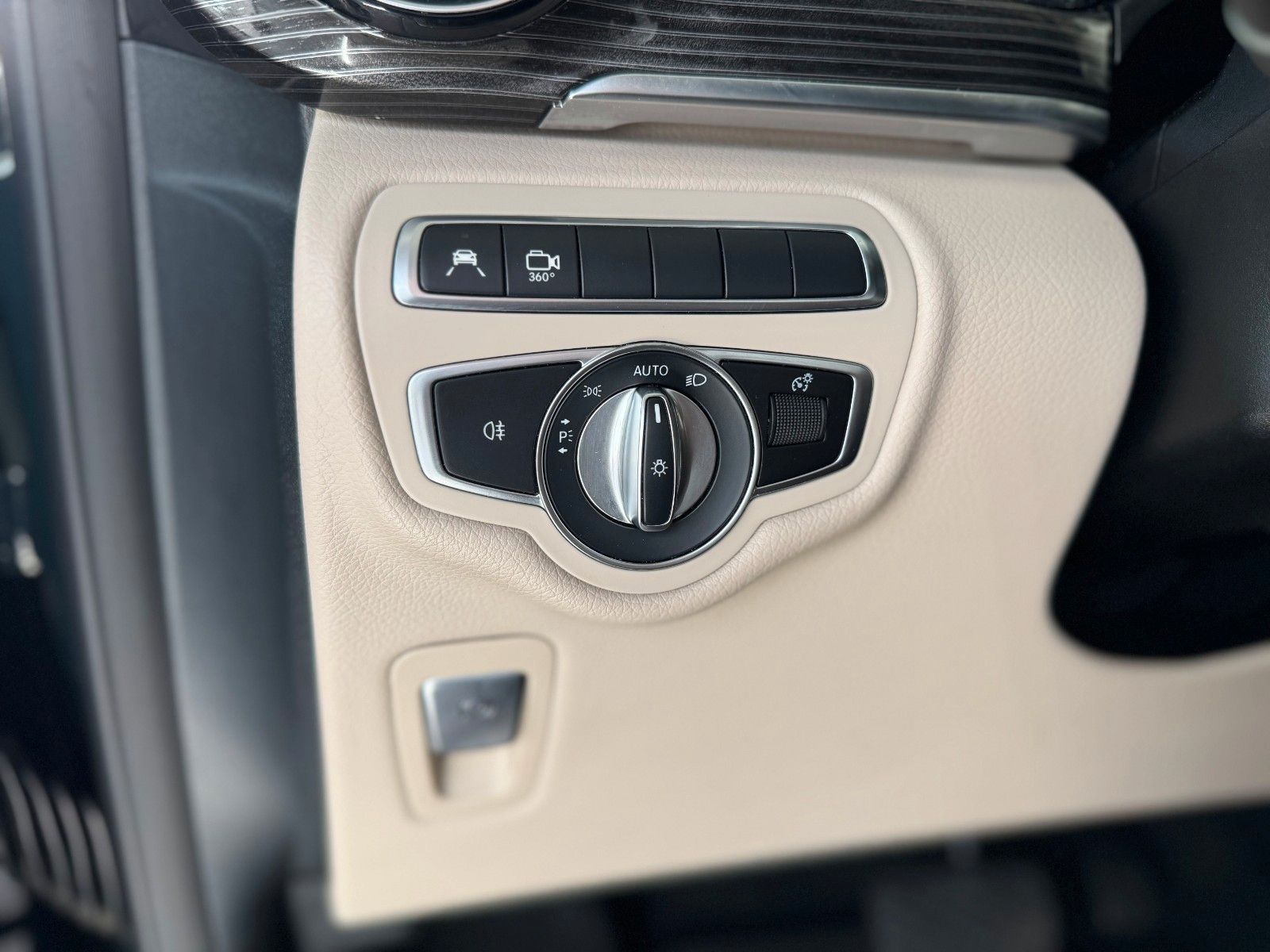 Fahrzeugabbildung Mercedes-Benz V-Klasse V 250d AVANTGARDE EDITION lang "AHK"