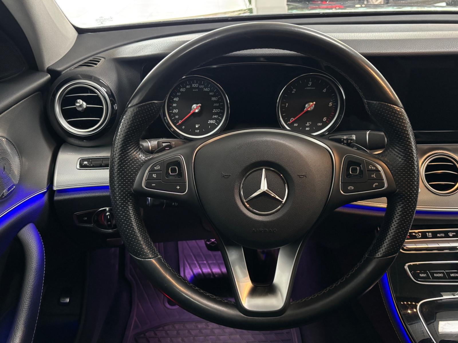 Mercedes-Benz E 220d Automatik,Scheckheft,Burmester,AHK,Navi