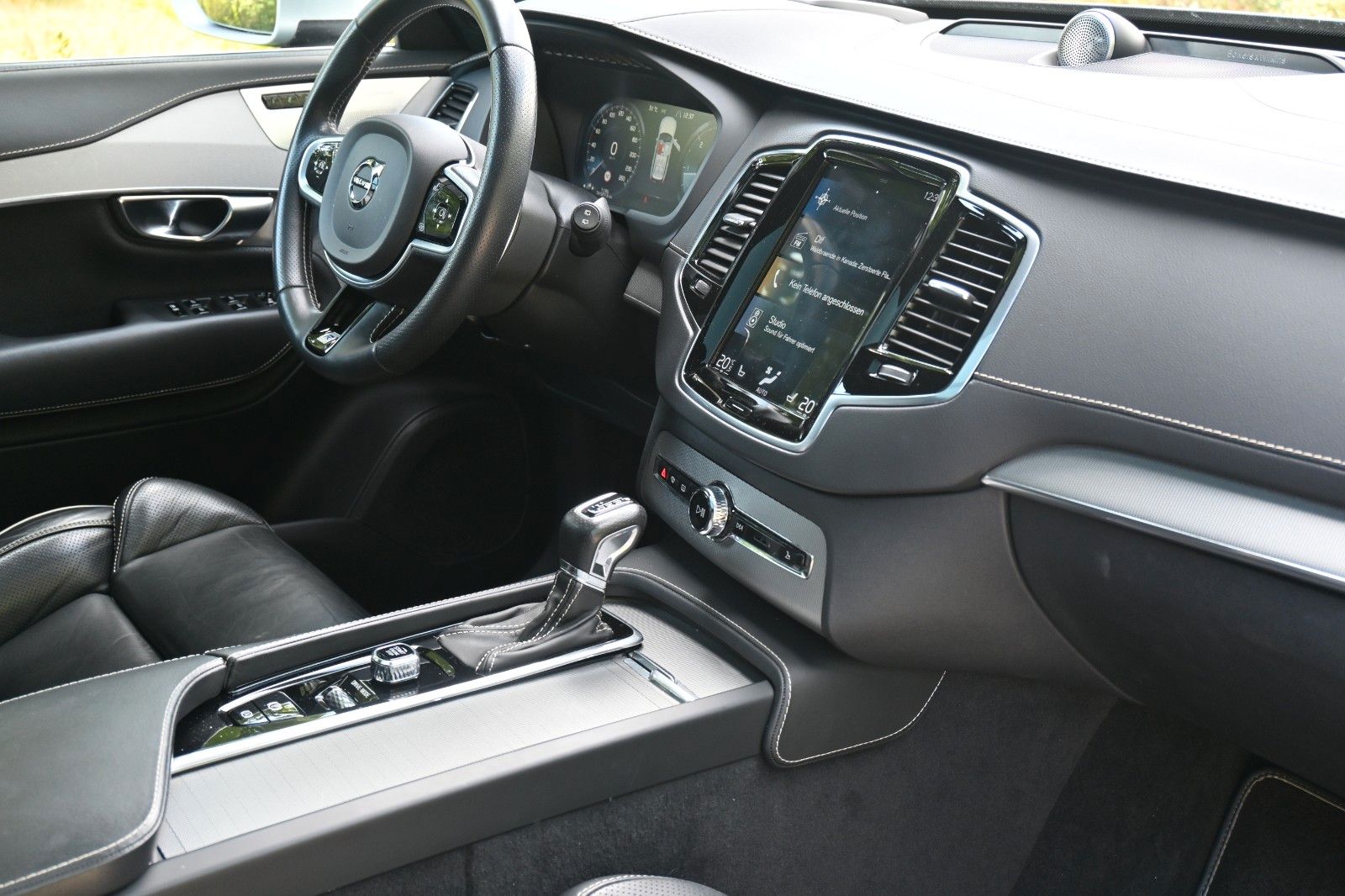 Fahrzeugabbildung Volvo XC90 D5 AWD*R-Design*STHZ*360°*LUFT*AHK*MIETKAUF