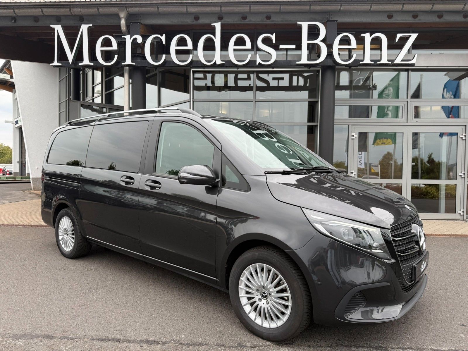 Fahrzeugabbildung Mercedes-Benz V 300 d STYLE 4MATIC AHK2,5t DISTRONIC MULTIBEAM