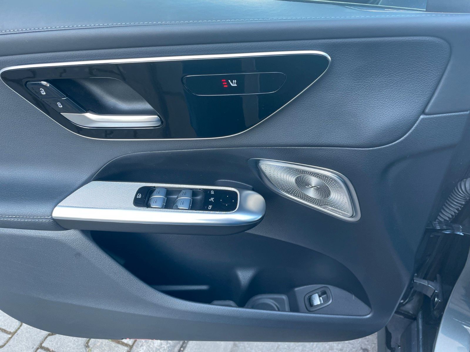 Fahrzeugabbildung Mercedes-Benz GLC 200 4M AVANTGARDE Pano+Burm+360°+Distr+Ambie