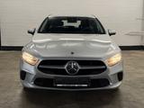 Mercedes-Benz A 200 d | DAB | Spurhalte. | Verkehrszeichen - Mercedes-Benz A 200 in Duisburg