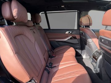 BMW X7 - 7