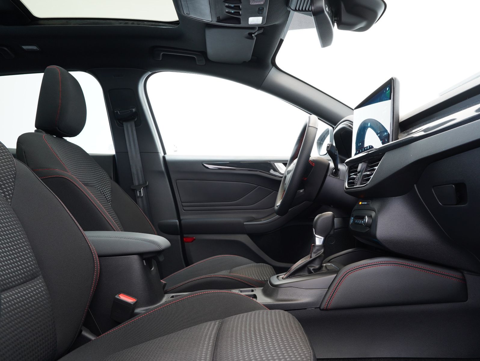 Fahrzeugabbildung Ford Focus Turnier ST-Line X 1.0 EcoBoost PANO
