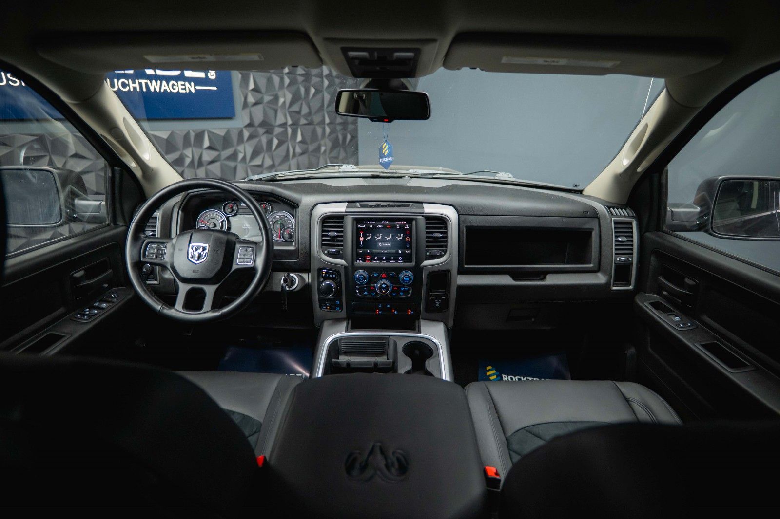 Fahrzeugabbildung Dodge RAM 5.7 V8 HEMI 4x4 OFFROAD Night-Paket *LED*AHK