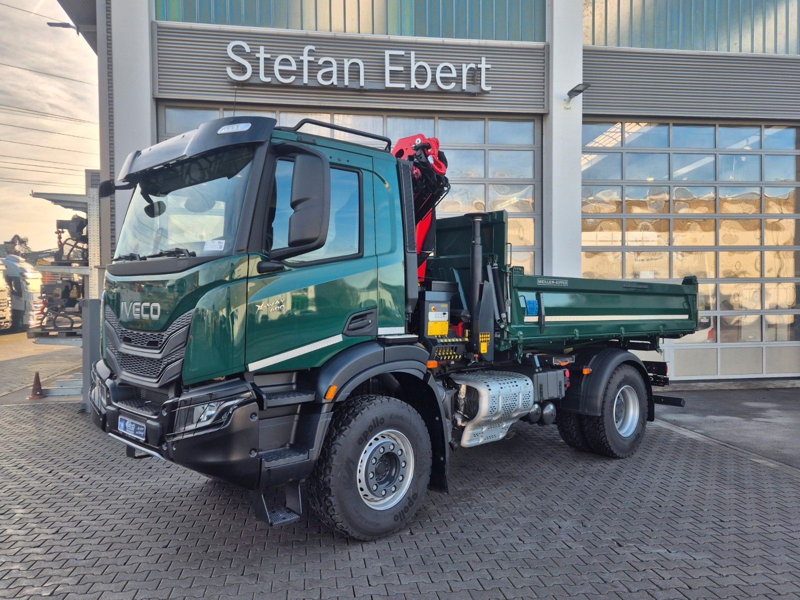 Fahrzeugabbildung Iveco AD200X40/P HR OFF 4x2 Palfinger PK 12.501 FunK