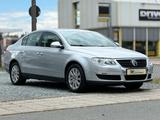 Volkswagen Passat Lim 1.6 Comf. KLIMA PDC PANO 1.HAND - Volkswagen Passat aus 2005