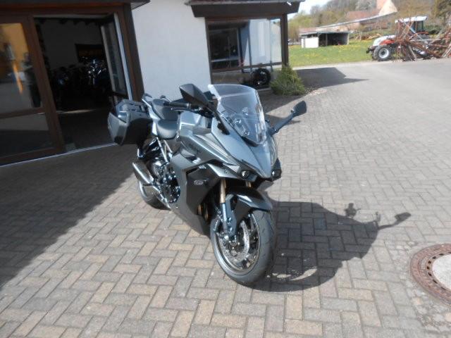 Suzuki GSX-1000GT Travel Edition
