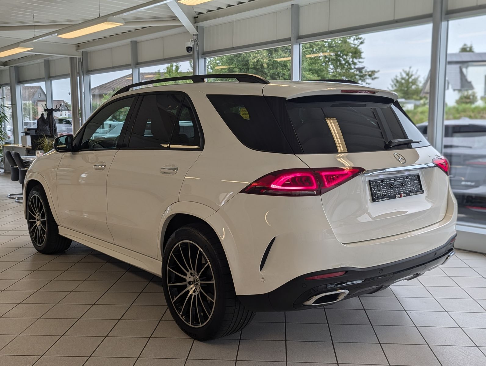 MERCEDES-BENZ GLE 400 d 4M AMG Pano Burmester Multibeam AHK 21 - Image 5