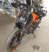 KTM Duke 125 (EZ 2018)   Unfallfahrzeug mit viel - MOTORRAD UNFALL