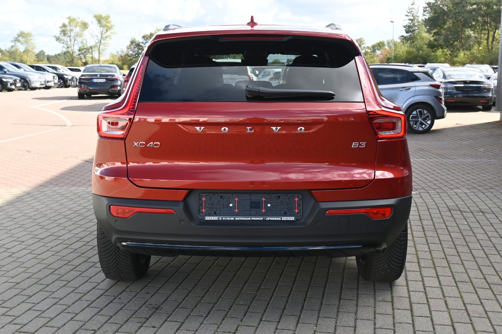 Fahrzeugabbildung Volvo XC40 B3 DKG Plus Dark*Pixel*FSHZG*360°*ACC*AHK