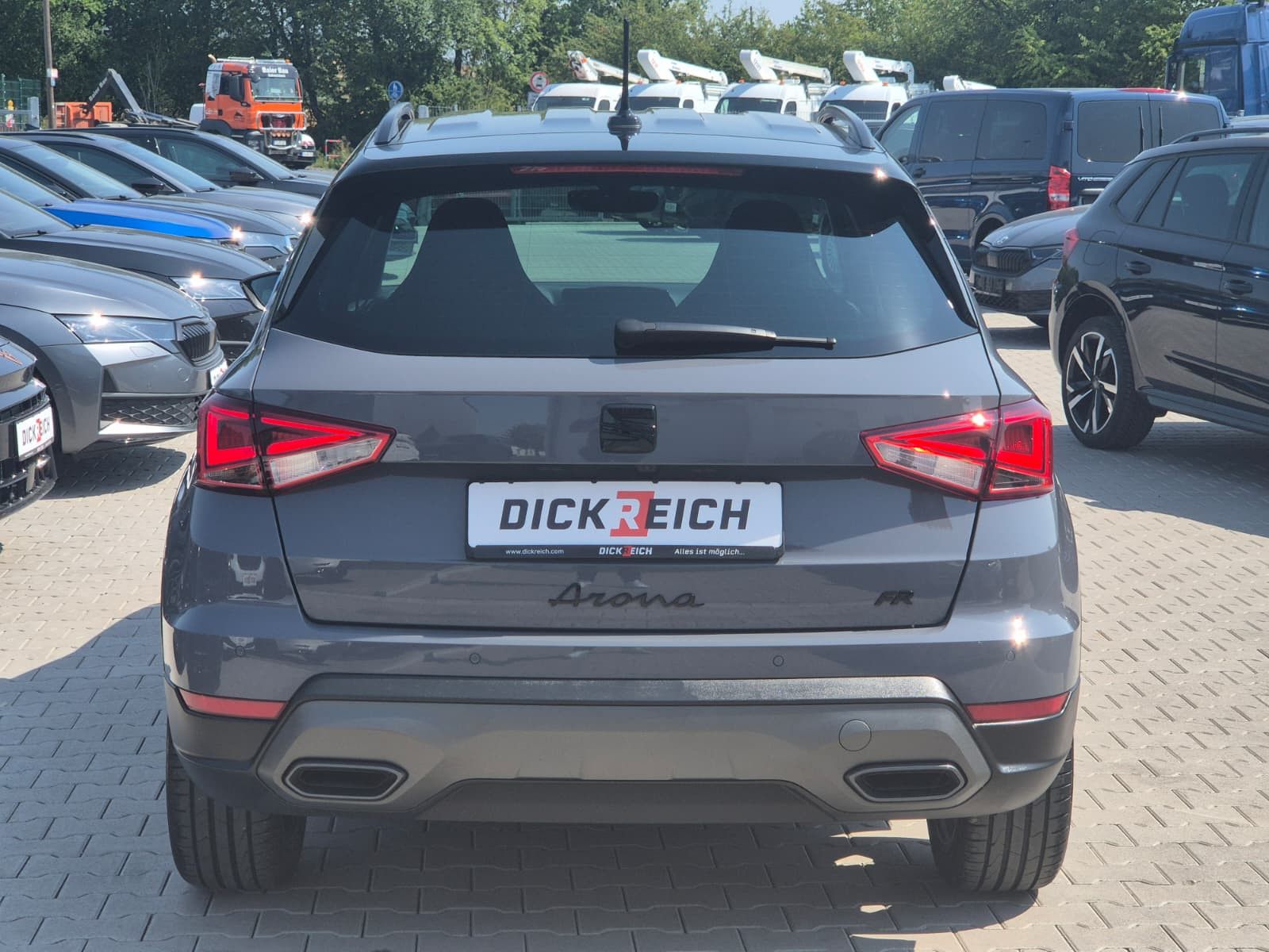 Fahrzeugabbildung SEAT Arona 1.5 TSI DSG FR Black Edition*LED*ACC*AHK*