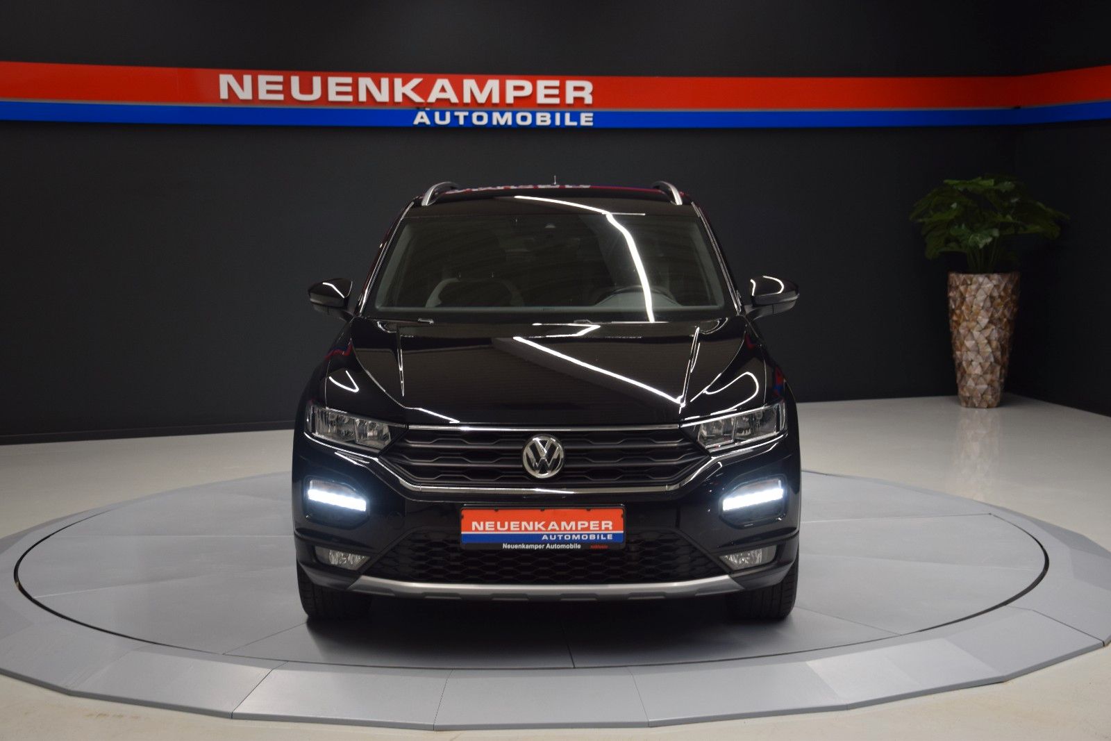 Fahrzeugabbildung Volkswagen T-Roc Sport NAVI LED