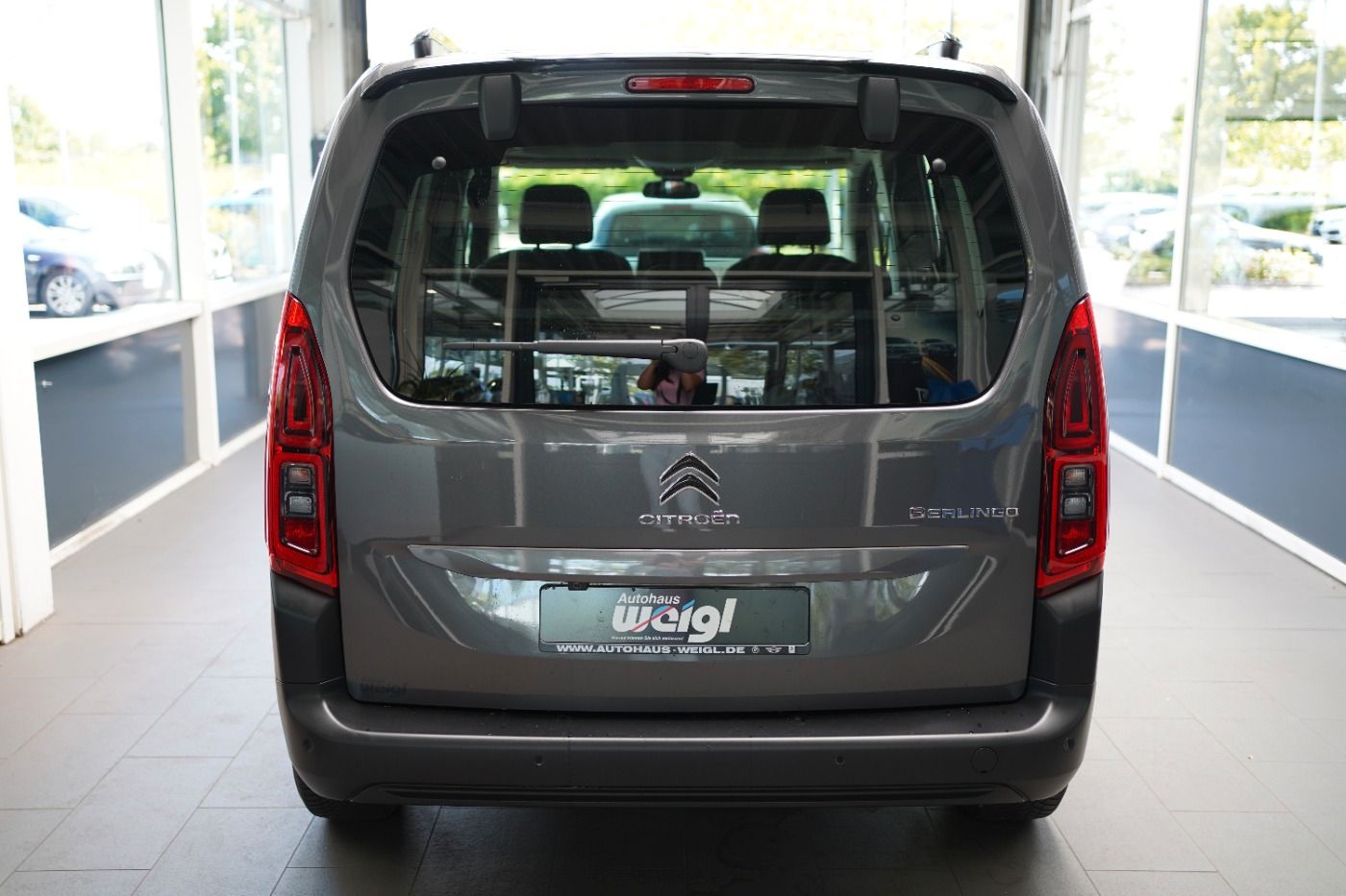 Fahrzeugabbildung Citroën Berlingo M PureTech 130 EAT8 Shine Automatik DAB