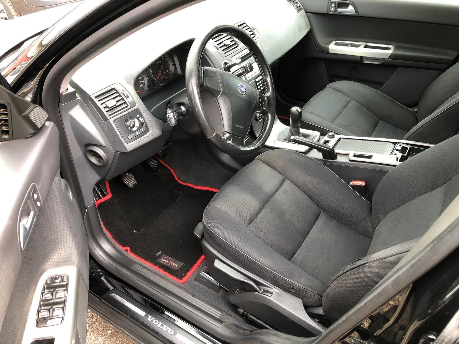 Volvo V50 2010 — photo 15