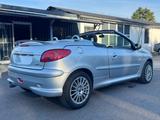 Peugeot 206 CC 1.6i - Peugeot 206 mit Benzin-Antrieb: Cabrio