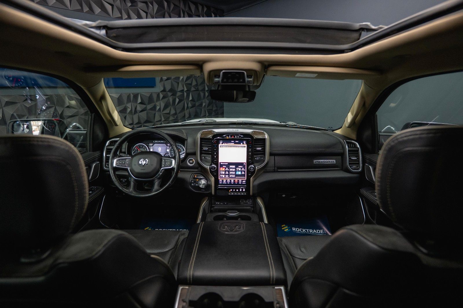 Fahrzeugabbildung Dodge RAM 5.7 V8 HEMI 4x4 LARAMIE LPG *Unfallfrei*Pano