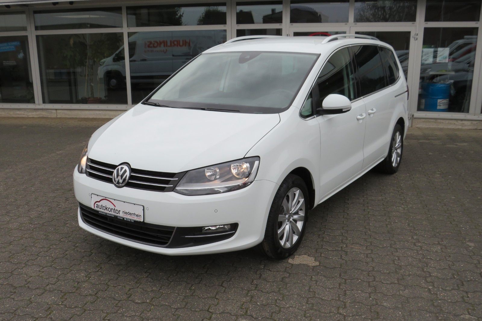 Fahrzeugabbildung Volkswagen Sharan Highline 7-SITZE AHK NAVI ACC 1.HAND