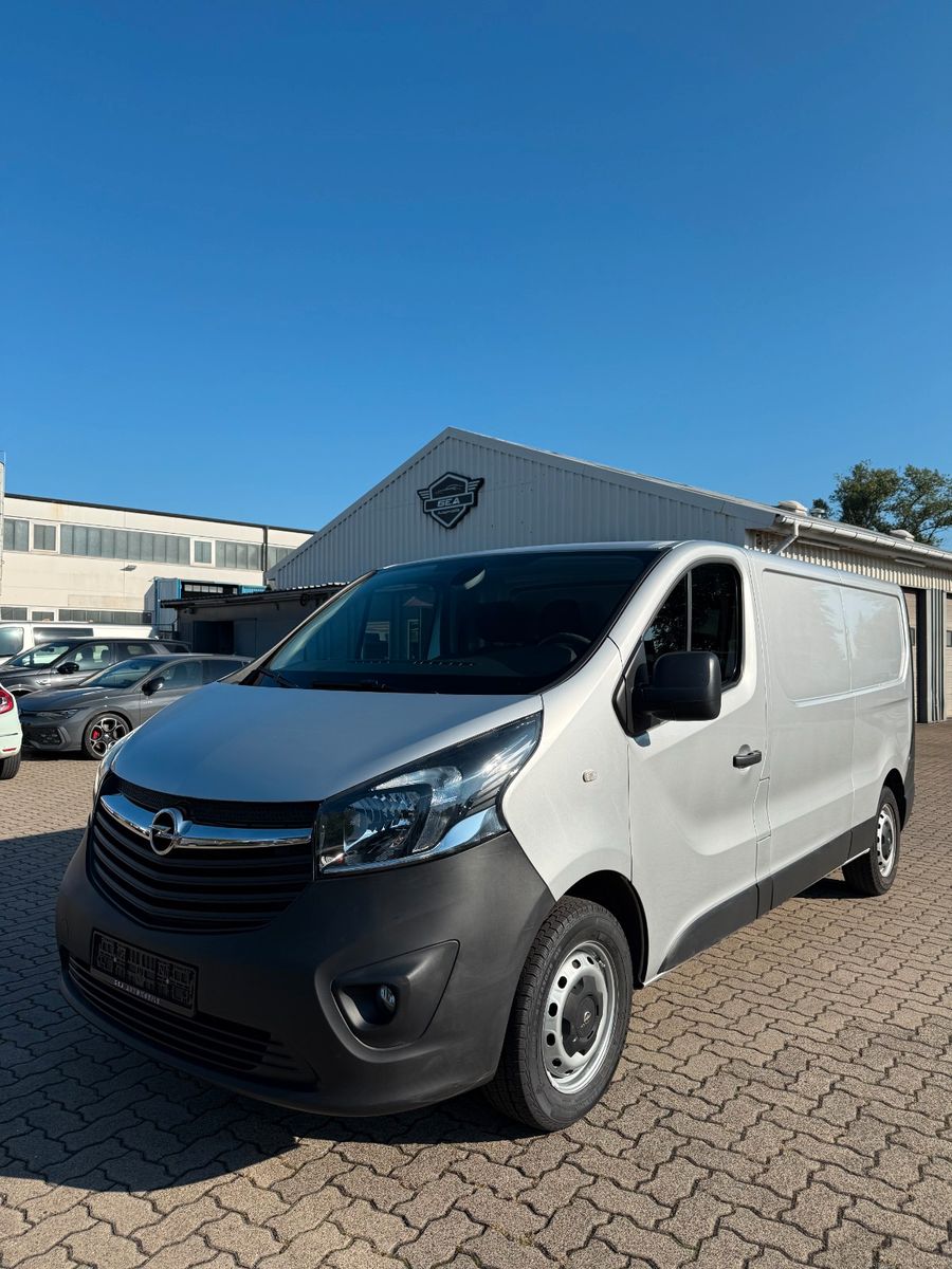 Opel Vivaro - 1